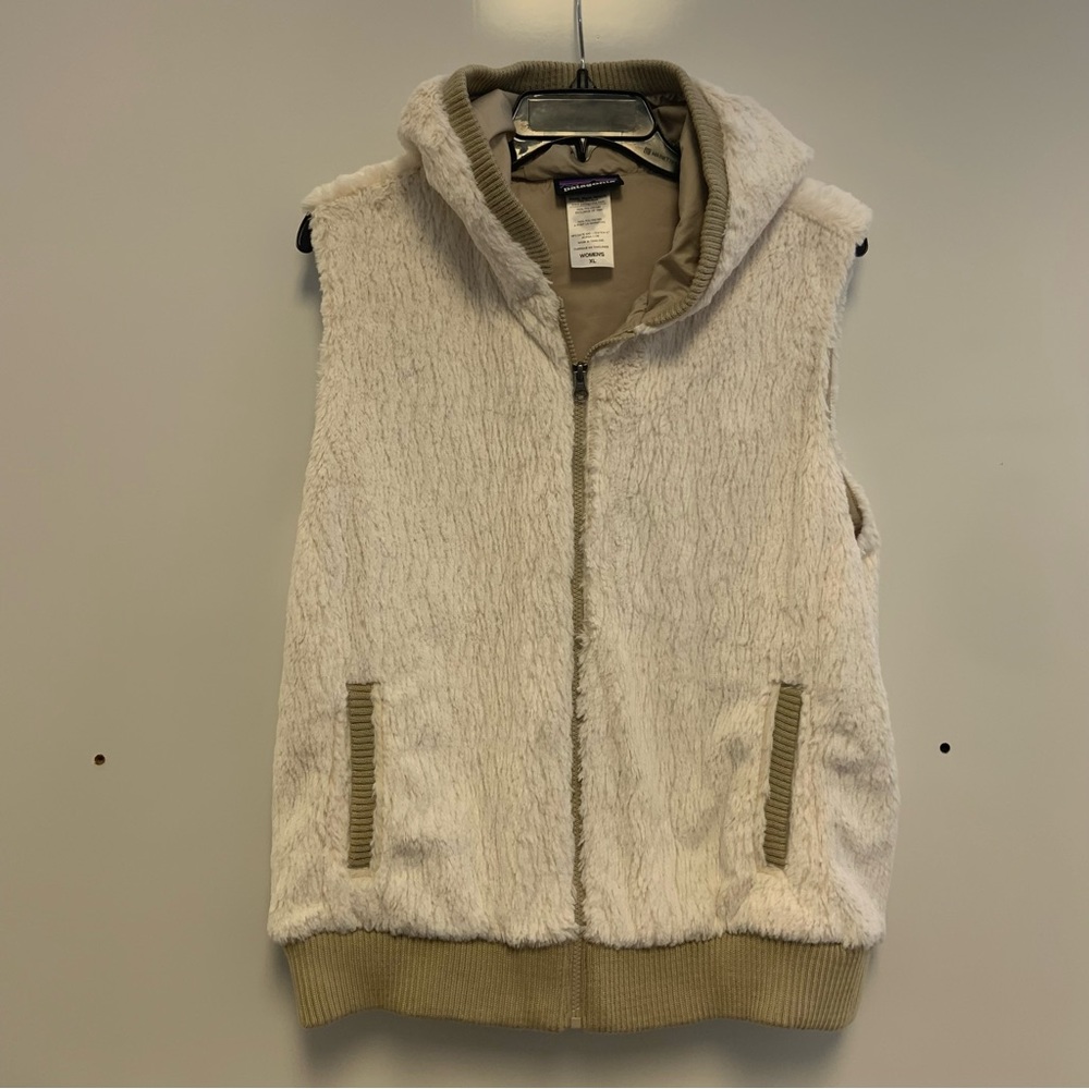 Patagonia Women’s Los Gatos Hooded Vest